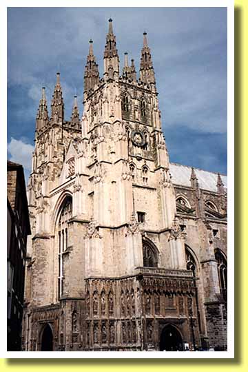イギリスのキリスト教の中心となっているカンタベリ大聖堂