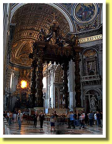 イタリアの首都ローマのヴァティカンにあるサン・ピエトロ大聖堂の内部とベルニーニによるブロンズのバルダッキーノ（天蓋）