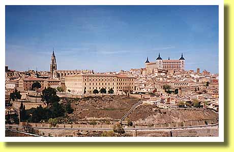 スペインの古都トレドを遠望